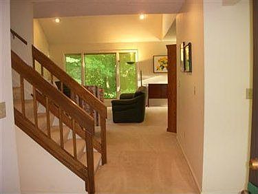 2nd image of 924 Hemlock Ln