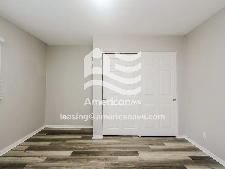 451929_006_wm_-_main_bedroom_13274120.jpg