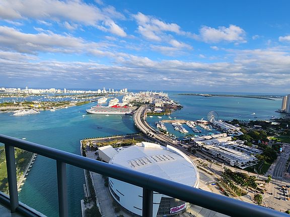 3rd image of 888 Biscayne Blvd APT 5006