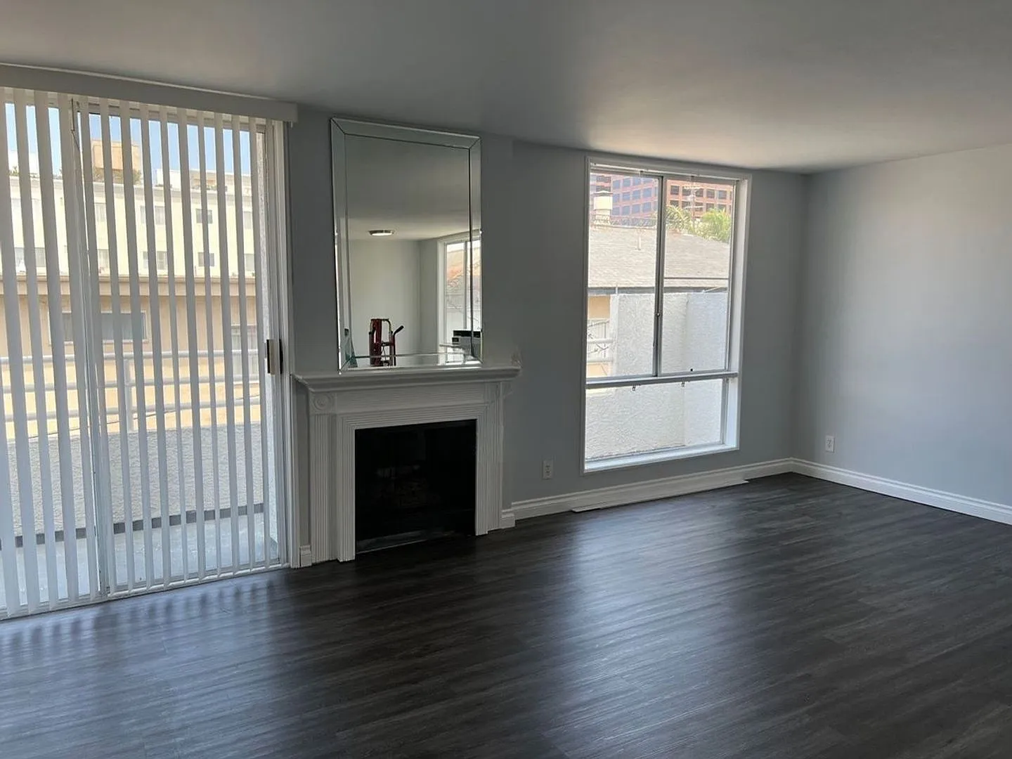 Charming 2BR Condo in West Los Angeles — Photo 4