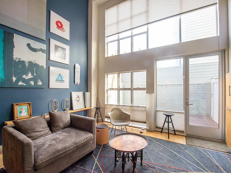 1st image of 139 Stillman St APT 3