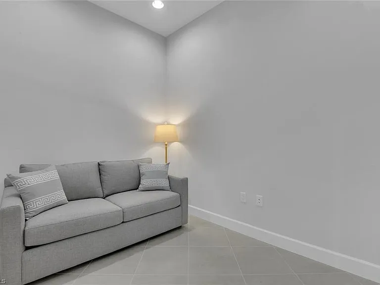 7124 Saona Ct — Photo 19