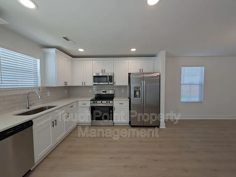 1415 Arden Ave — Photo 3