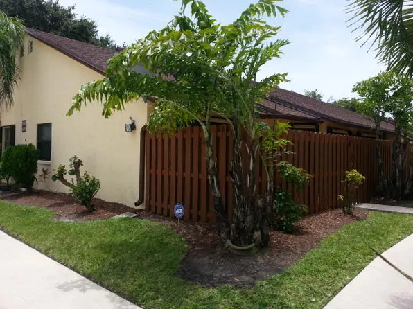 262 Springdale Circle, Palm Springs, FL 33461