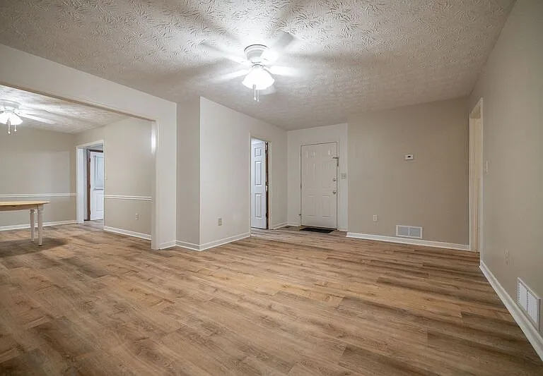 1151 Brookwood Dr — Photo 2