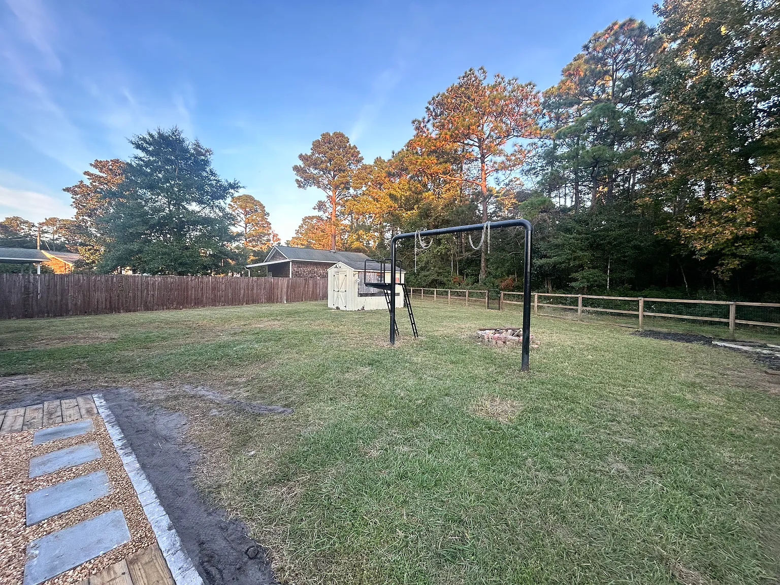 209 Hollins Rd — Photo 3