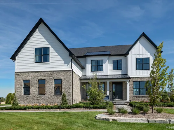 2704 Crystal Lake Dr, Commerce Township, MI 48382