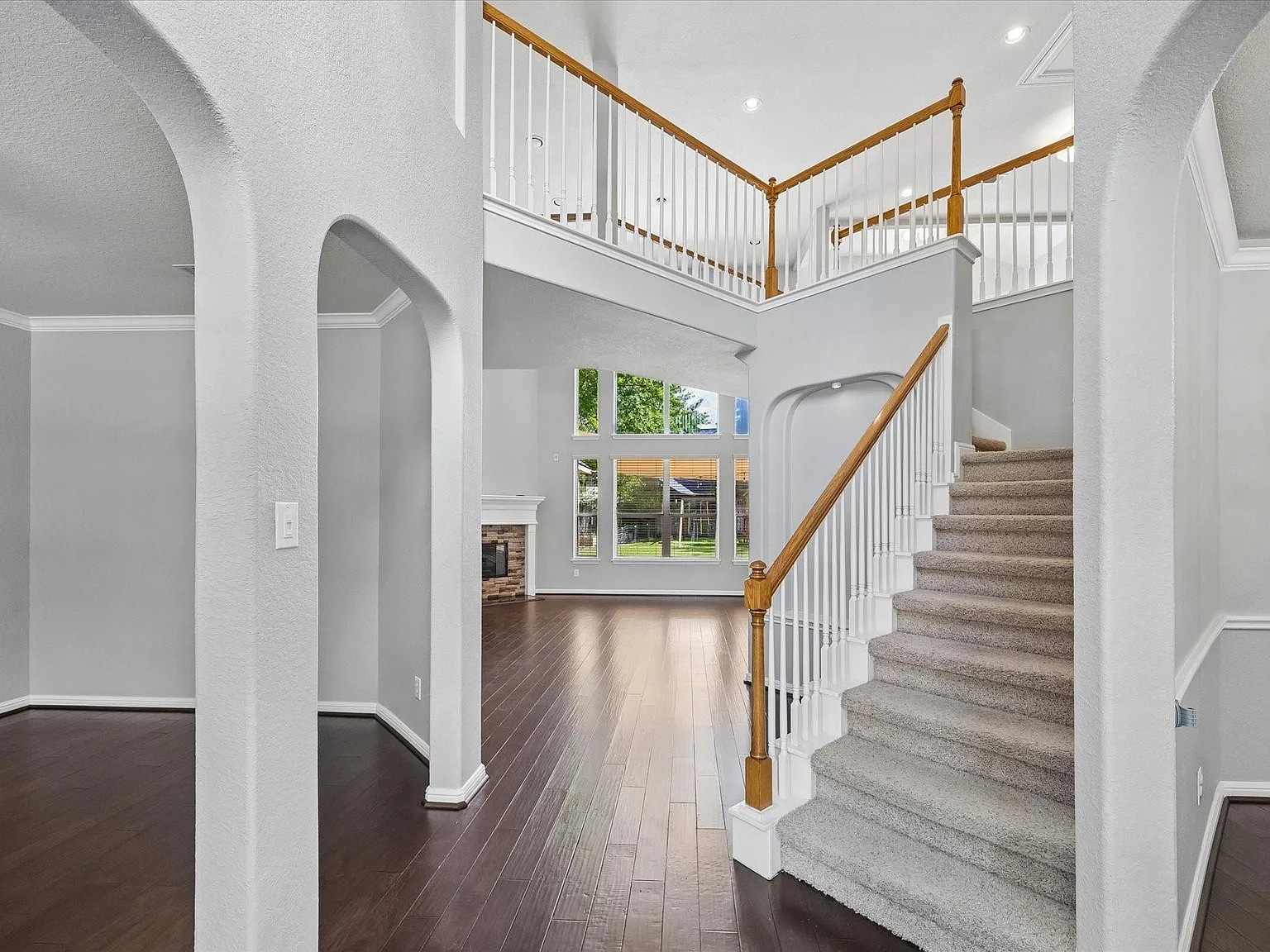5 bed, 4.0 bath, 3639 sqft, $3,975 — Photo 3