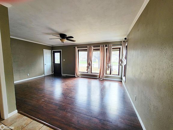2nd image of 1409 Greenwood Dr