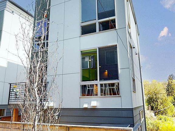 Standalone unit, fully fenced