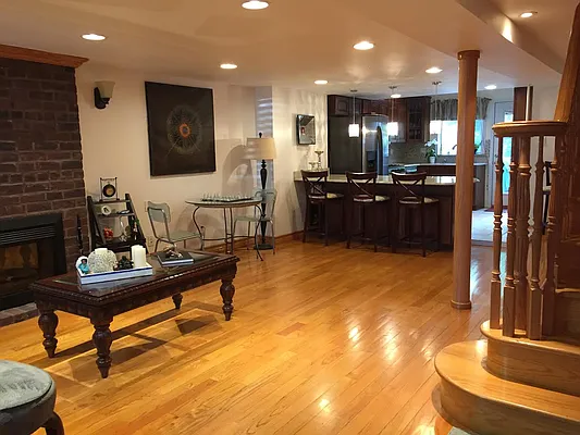 Rented by Windsor Homes Realty Corp | media 8