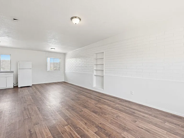 Alvernon811-835 — Photo 40