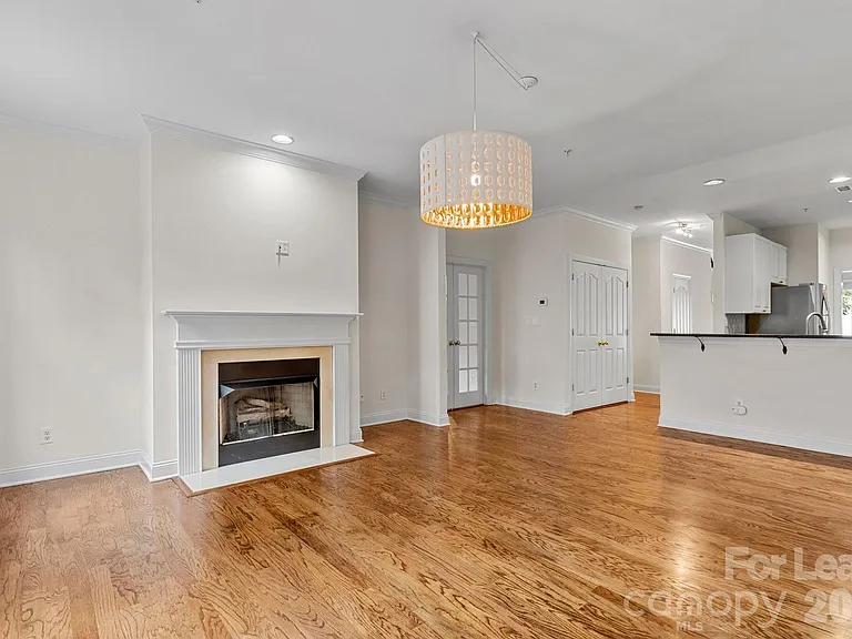 1192 Hampton Gardens Ln — Photo 8