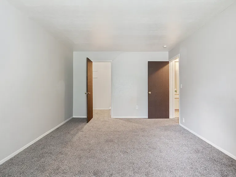Miracle Manor Apartments — Photo 18