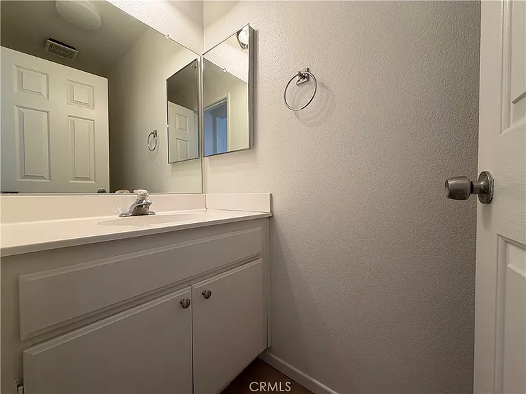 5569 Hunt Club Dr — Photo 15