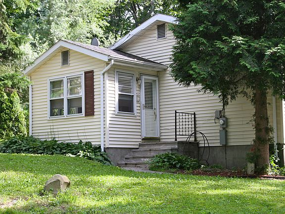 4th image of 12 Woodycrest Trl