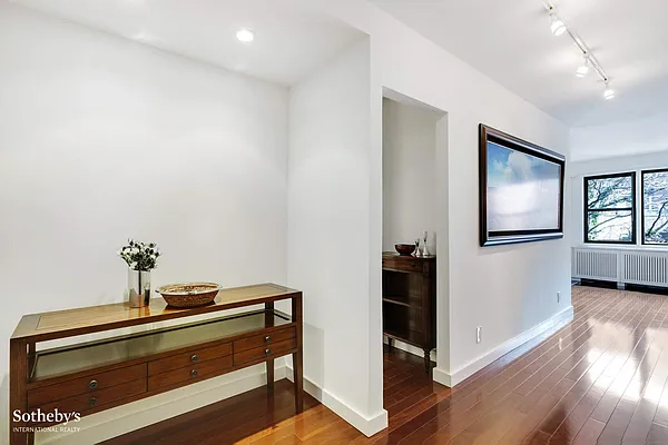 Sold by Sotheby's International Realty | media 14