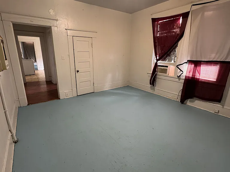 114 Egan St — Photo 3
