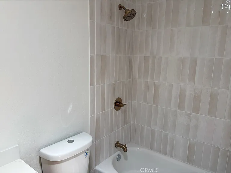 501 Herondo St — Photo 13