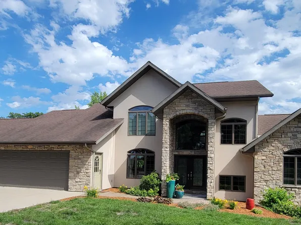 8 Carlson Cir, Algona, IA 50511