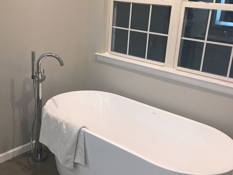 2nd image of 3560 Windsor Ln