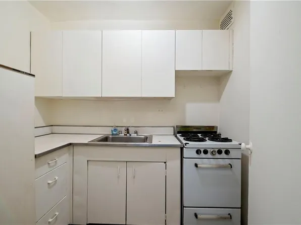 185 Hall Street image 5 of 8