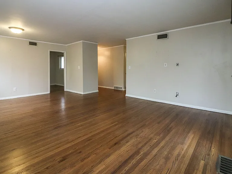 5920 E 25th St — Photo 15