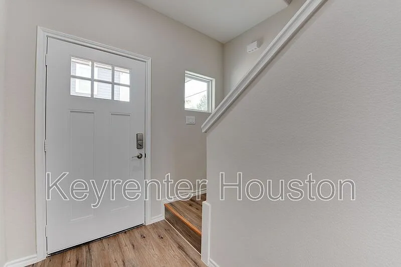 3 bed, 2.5 bath, 1650 sqft, $1,650 — Photo 3