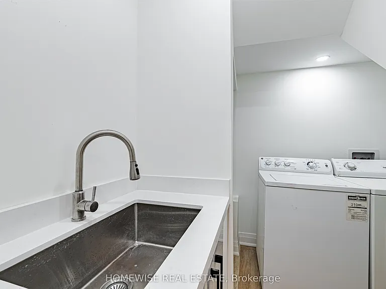 11 Craig Cres #LOWER — Photo 18