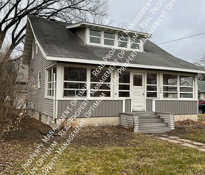 903 10th St N — Photo 3