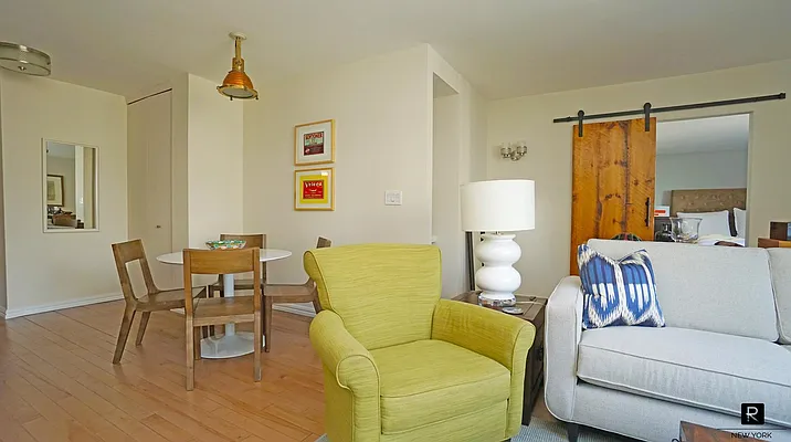 Sold by R New York | media 1