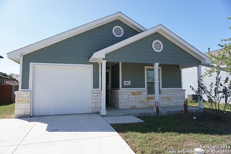 1st image of 842 Hickory Trail