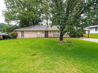 63 Crossgates Dr, Brandon, MS 39042