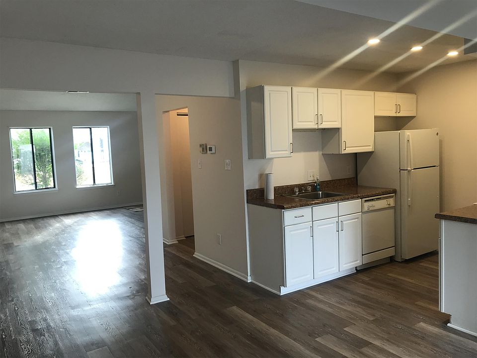 1st image of 1311 Sierra Dr #1