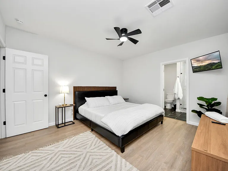 2811 Winbern St — Photo 32