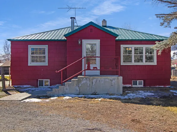 402 E Custer St, Mackay, ID 83251