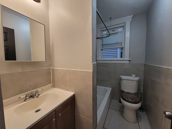 5th image of 277 S Clinton St #1E