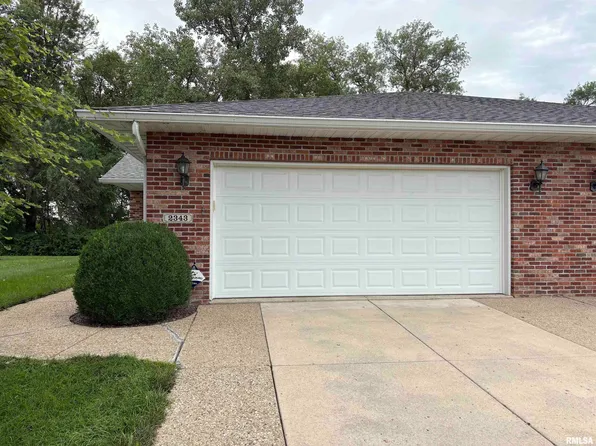 2343 Lakeshore Dr #26, Pekin, IL 61554