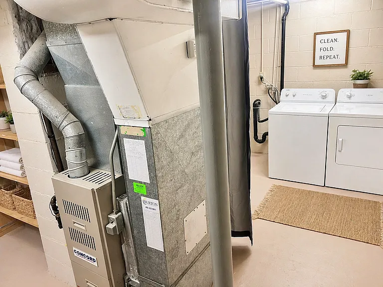 Washer/Dryer included