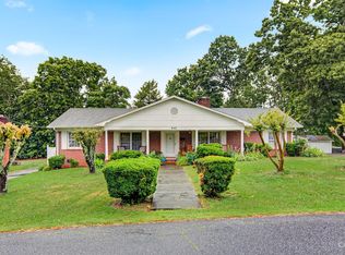 842 7th St SE, Hickory, NC 28602