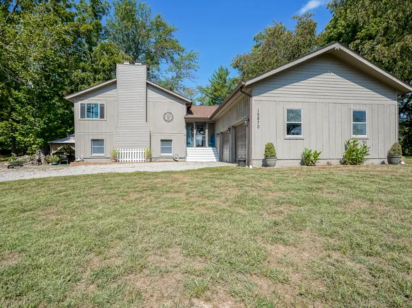 15870 E Lake Shore Dr N, Hope, IN 47246