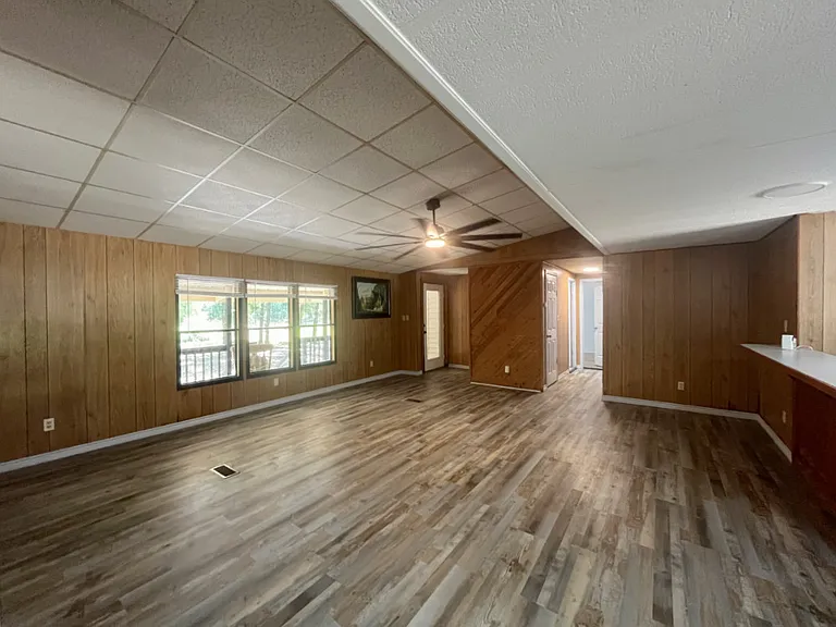 1038 Sandy Oaks Rd — Photo 6