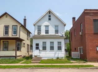 2712 Jackson St, Dubuque, IA 52001