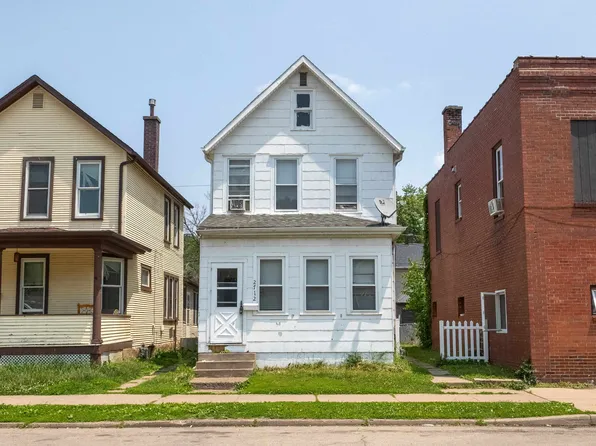 2712 Jackson St, Dubuque, IA 52001