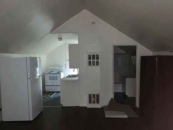 5th image of 825 E Blackford Ave #C