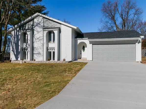 12157 Epernay Ct, Maryland Heights, MO 63043