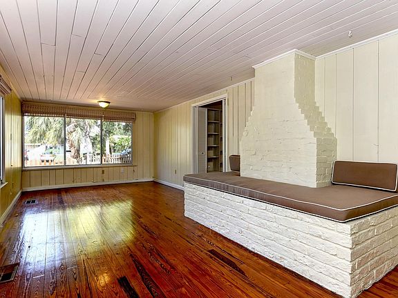 5th image of 3734 Iroquois Dr