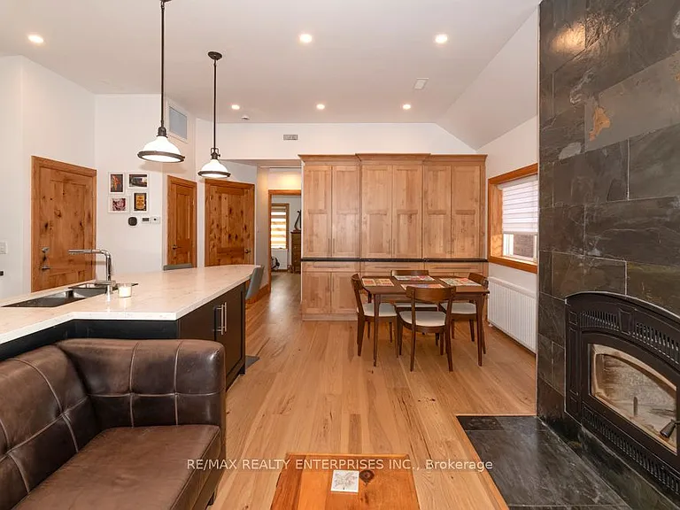 837 Kingston Rd #UPPER — Photo 4