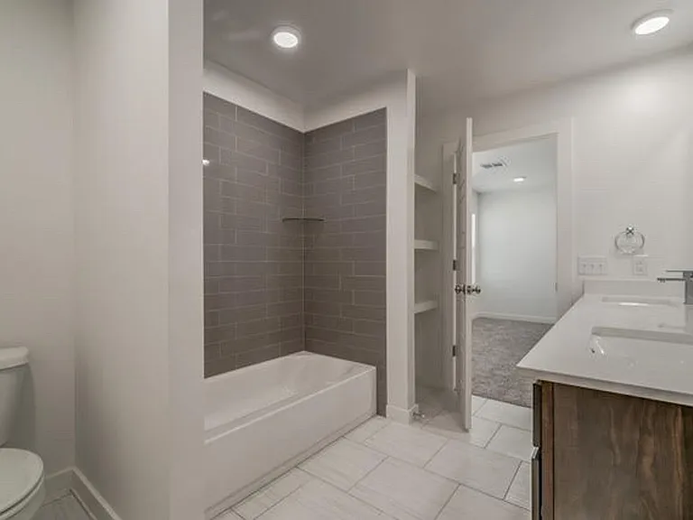 7901 NW 135th Ter — Photo 19
