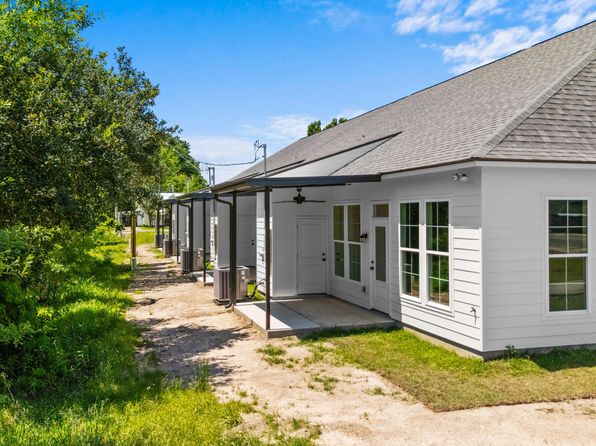 208 E D St, Rayne, LA 70578